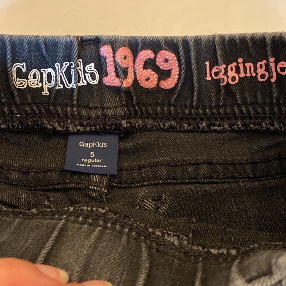 Gap jeans size small and 5 bundle. Great condition. - Picture 3 of 9